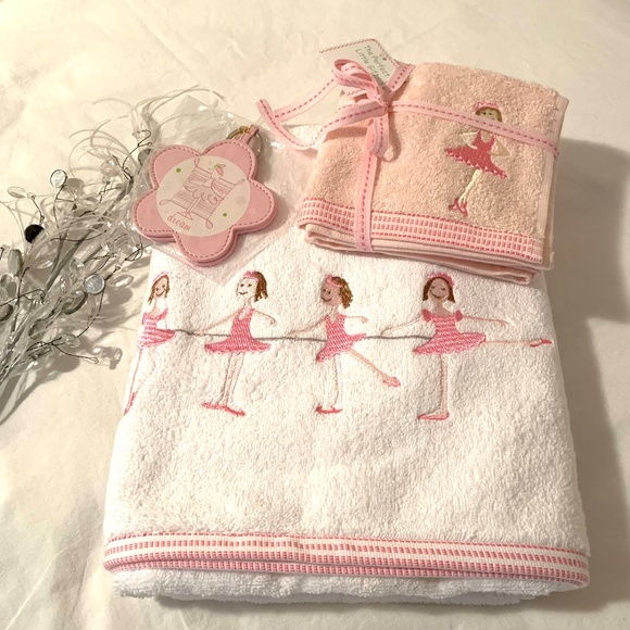 Akova Kids Ballet Bath & Face Towel Set With Photo/ Mirror Keychain - Picture 3 of 14